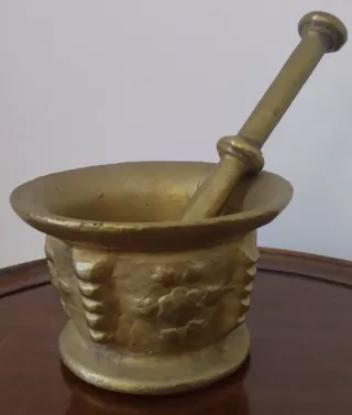 Mortaio vintage in ottone