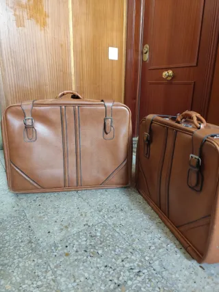 Maletas de piel vintage marrones