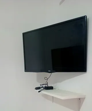 TELEVISOR LG + SOPORTE INCLUIDO NO ES SMART TV