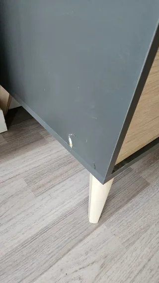 Cómoda de madera y metal