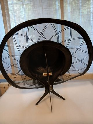 Sombrero de ala ancha negro