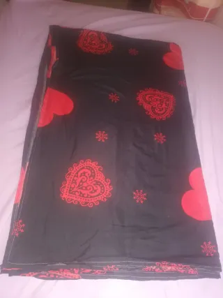 Sábana encimera con corazones rojos