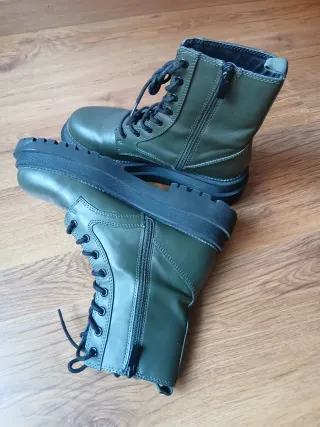 Botas verde militar