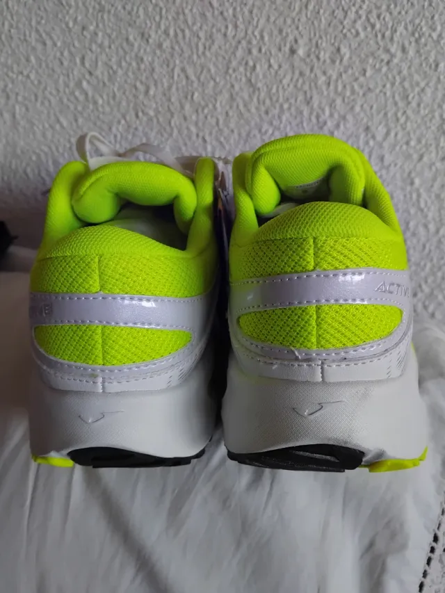 Zapatillas Joma Blancas y verdes