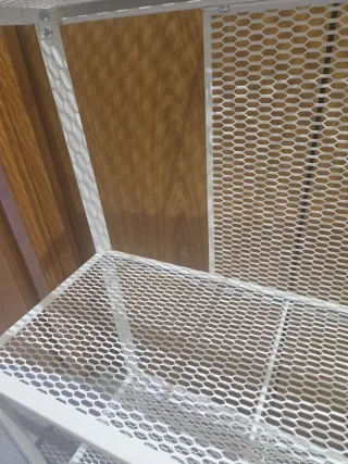Estantería metálica blanca