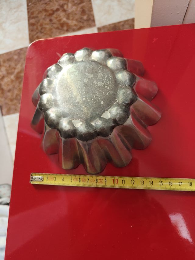 Taza porcelana y 3 flaneras aluminio