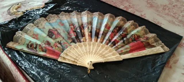 Abanico antiguo de encaje y seda