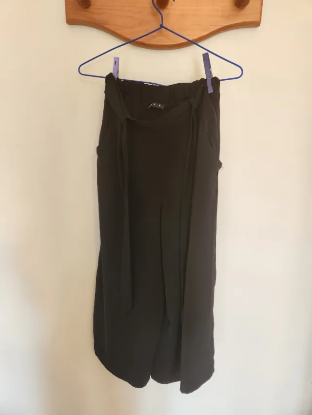 Pantalones negros con cinturón