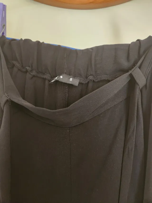 Pantalones negros con cinturón