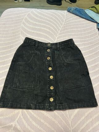 Falda vaquera negra con botones