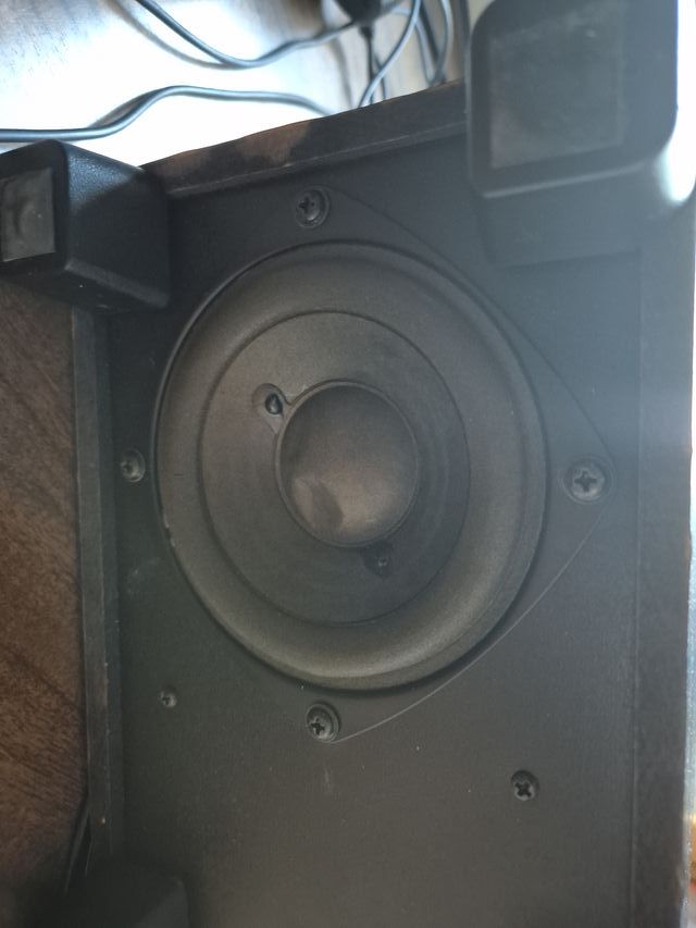 Altavoces Logitech Negros con Subwoofer