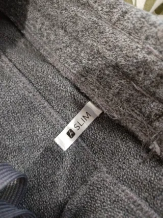 Pantalón chándal gris oscuro. Talla S.