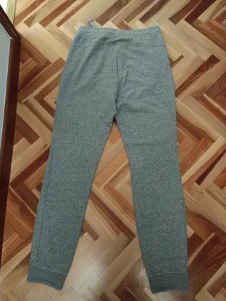 Pantalón chándal gris oscuro. Talla S.