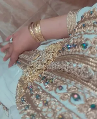 Kaftán beige/blanco bordado