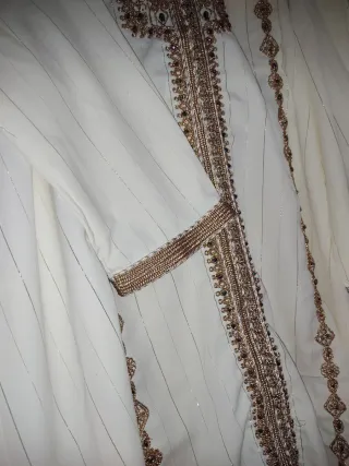 Kaftán beige/blanco bordado