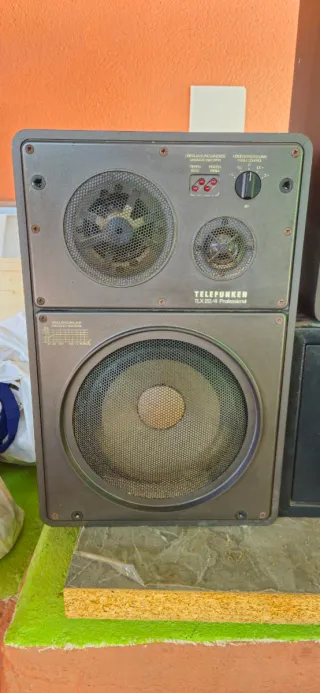 Altavoz Telefunken Profesional