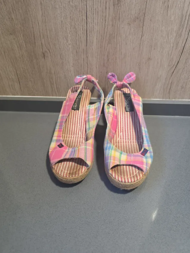 Zapatos de cuña multicolor con lazo