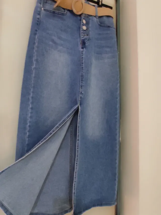 Falda vaquera larga con abertura