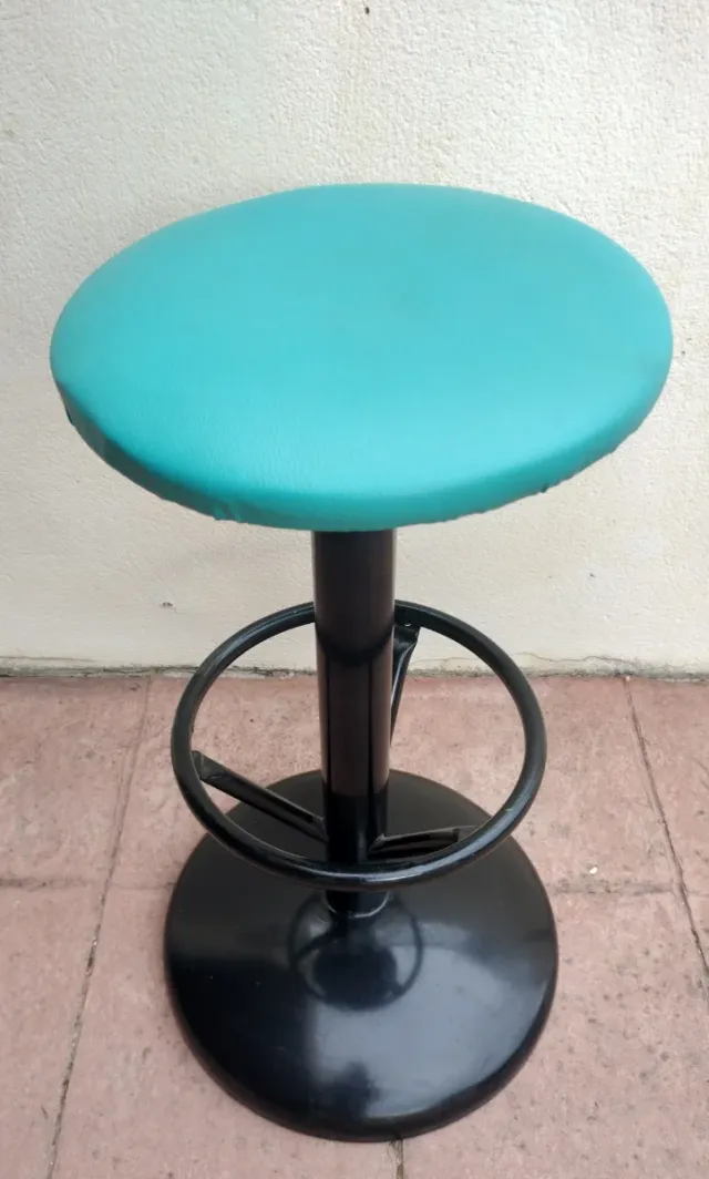 4 sgabelli alti in ferro nero e blu