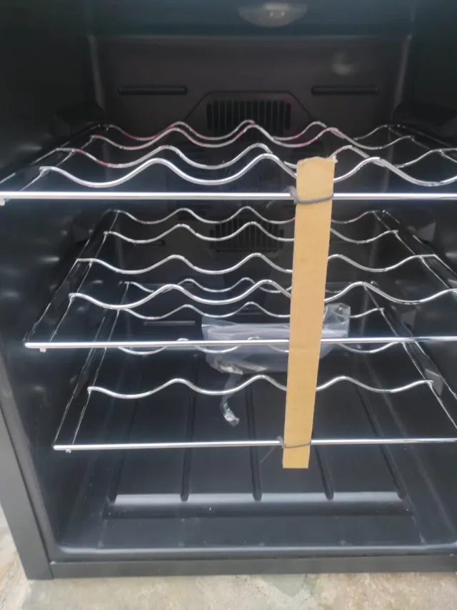 Vinoteca  Termoeléctrica 16 Botellas