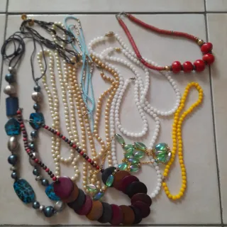 Set collane perline rosse e bianche