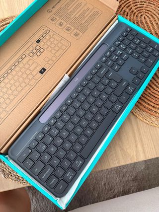 Teclado Inalámbrico Logitech K980 Slim Solar