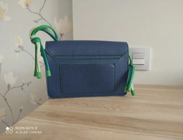 Bolso azul y verde