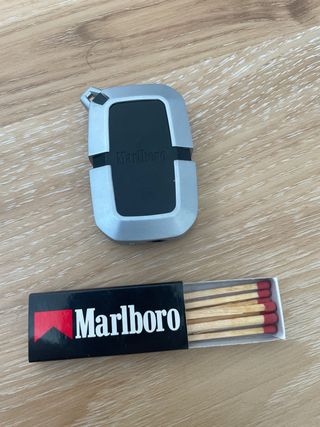 Isqueiro e Fósforos Marlboro