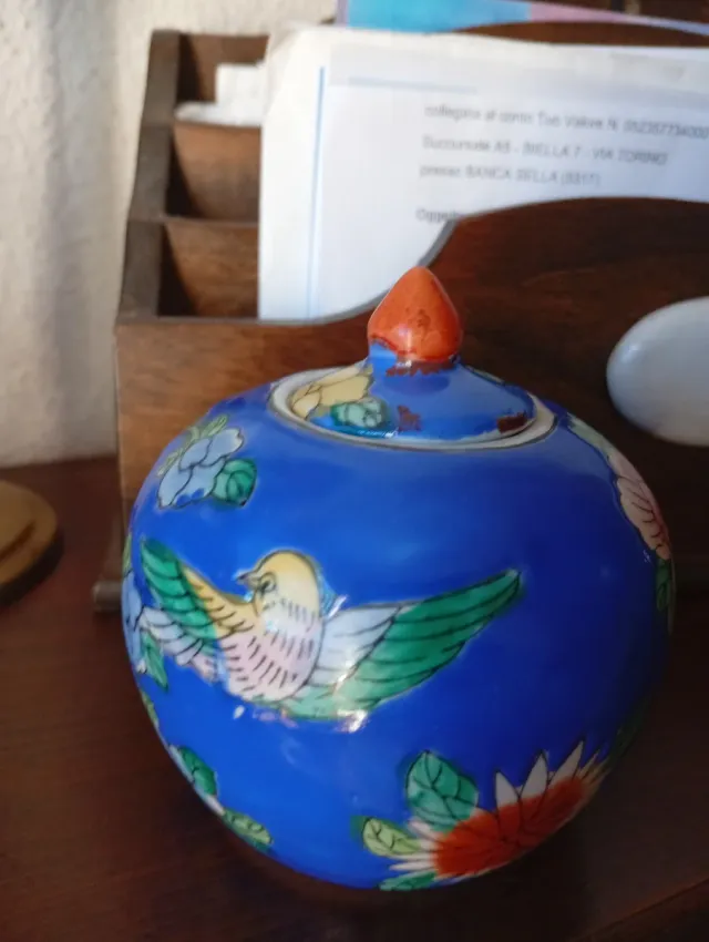 Vasetto cinese blu decorato