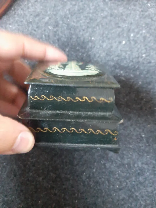 Caja Rusa Lacada Pintada a Mano