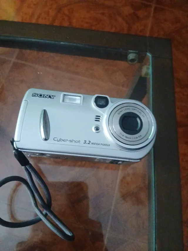Cámara Sony Cyber-shot 3.2 MP