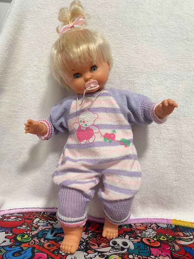 Muñeco Famosa Bebé con Chupete
