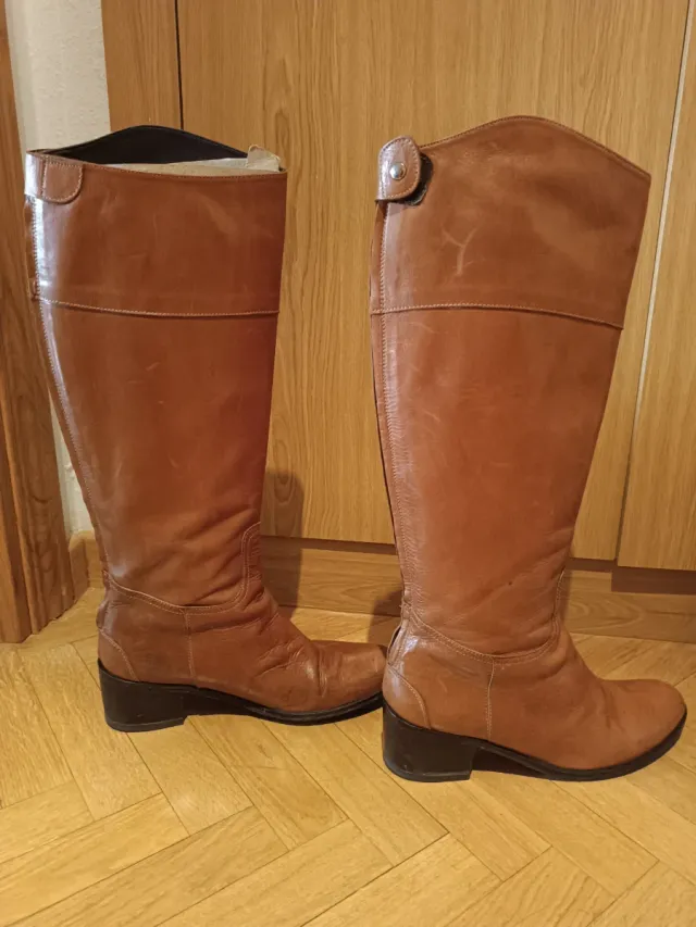 Botas altas de piel marrones
