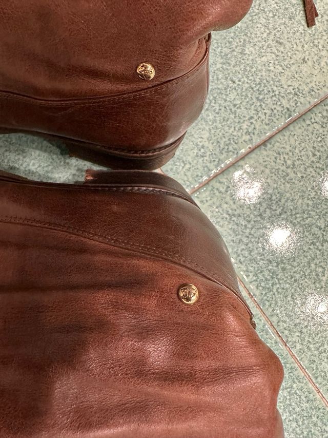 Stivali in pelle marrone con frange