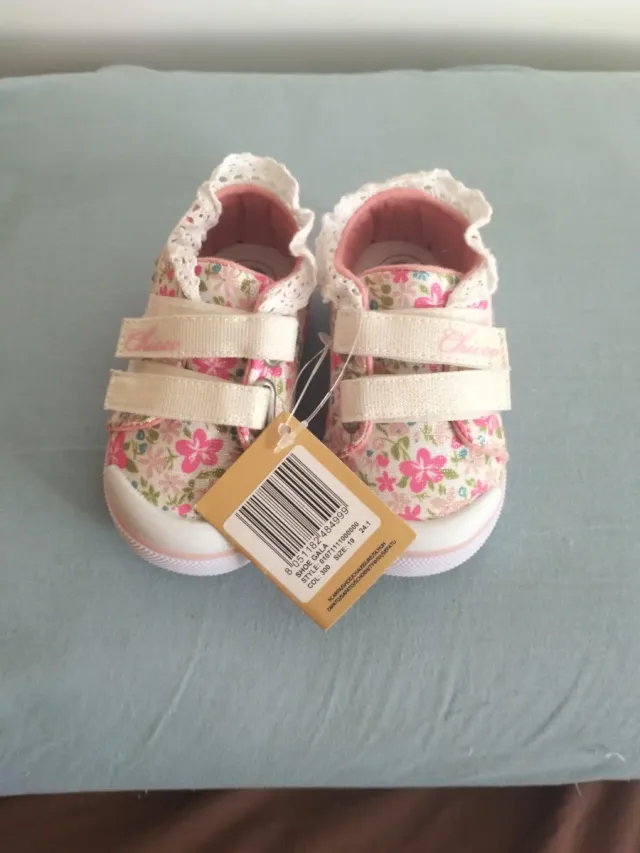 Zapatillas bebé flores con velcro