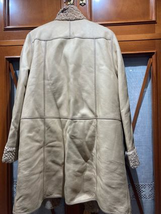 Abrigo de piel beige