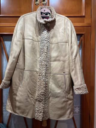 Abrigo de piel beige