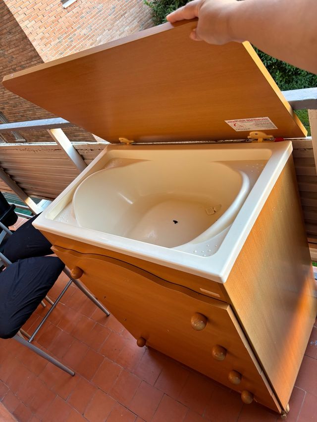 Cambiador bebé con bañera