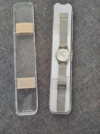 Reloj Swatch plateado