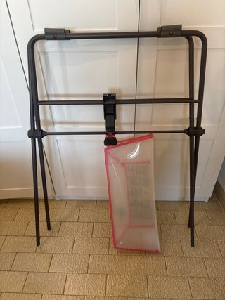 Bañera Stokke plegable con patas y hamaca