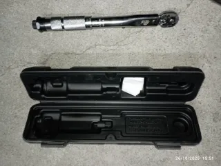 Llave dinamométrica con maletín