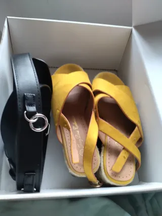 Zapatos de cuña amarillos regalo correa bolso