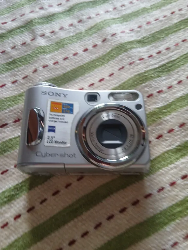 Cámara Sony Cyber-shot Plata