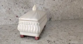 Caja joyero o tiesto de cerámica beige
