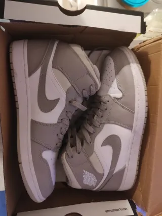 Nike Air Jordan 1 Mid Grigio Bianco