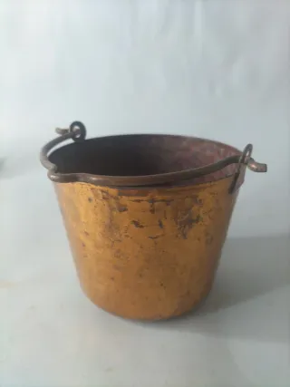 Contenitore antico in rame con manico