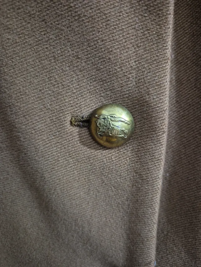 Abrigo Mujer Burberry  Camel. Estilo Militar.