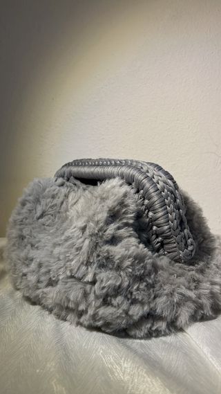 Clutch bag in pelliccia