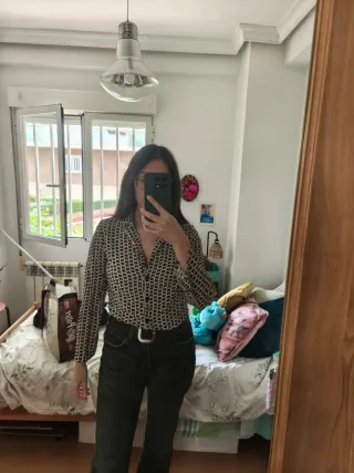 Camisa Stradivarius Beige y Negra Talla S