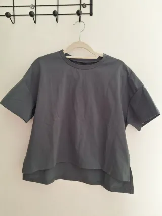 Camisa gris de manga corta